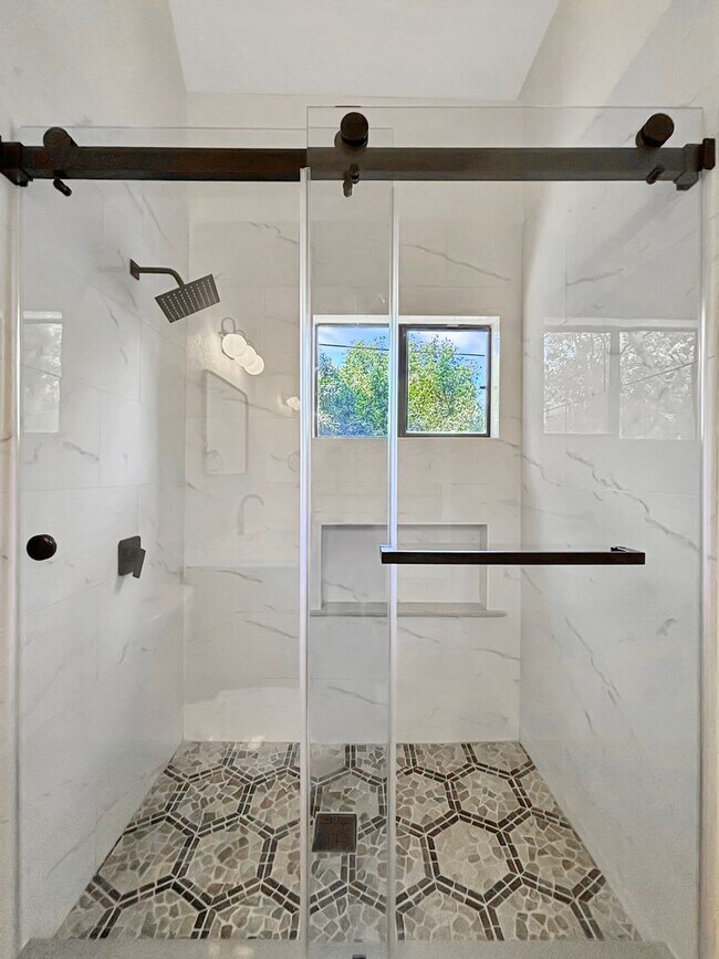 Building Photo - Charming 2BD/2BA Home in North Park W/ W/D...