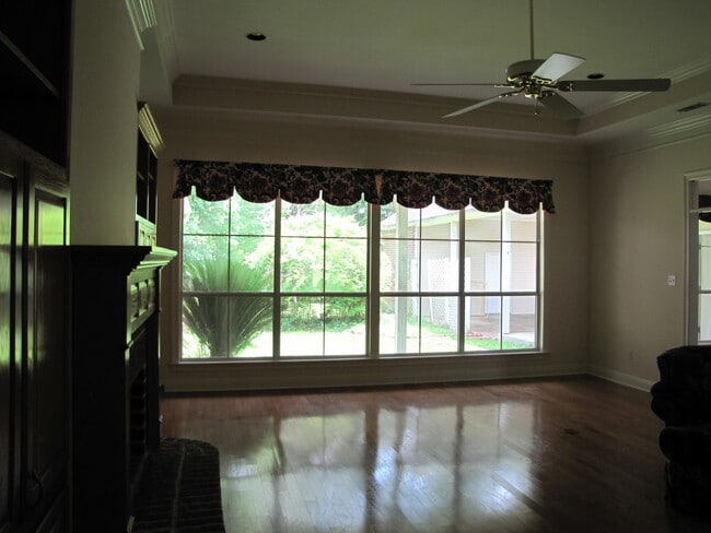 Building Photo - WHITE OAK ESTATES-SOUTHEAST BATON ROUGE!