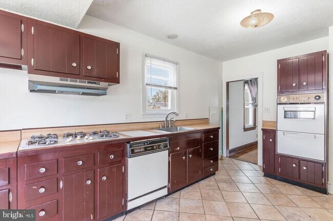 Building Photo - 7523 Webster Ln