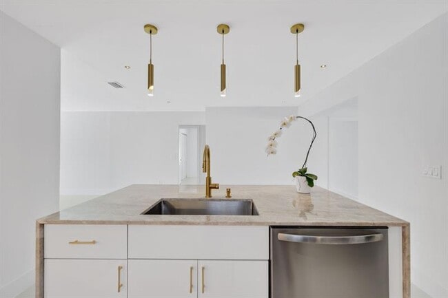 Building Photo - 3349 El Vedado Ct E