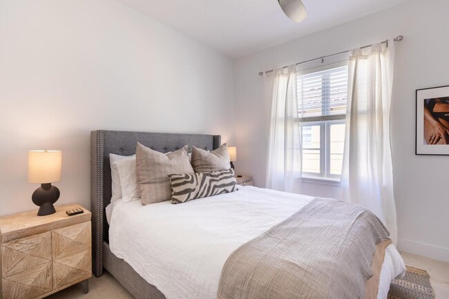 Building Photo - 72 SE 6th Ave