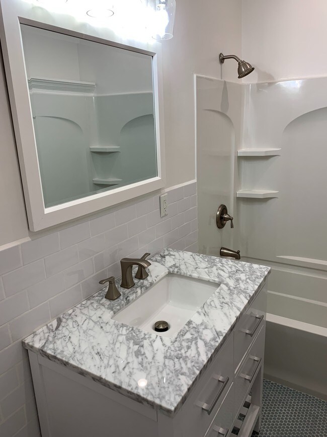 Bathroom 1 - 42 Navy St