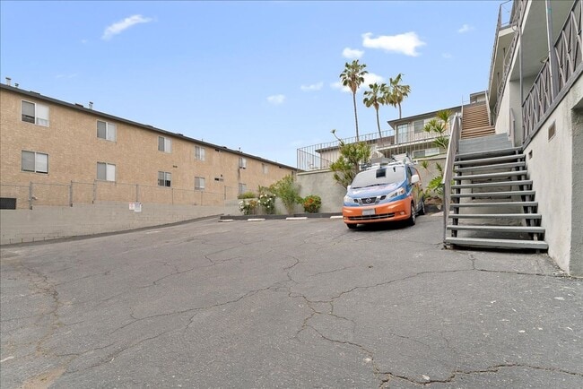 Building Photo - 376 N Ave 57