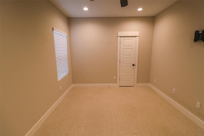 Building Photo - 5213 Pinemont Creek Ln