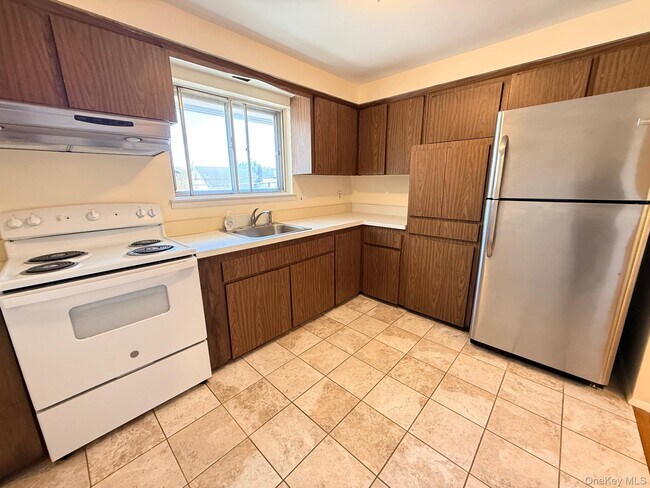 Building Photo - 95 Graywood Rd