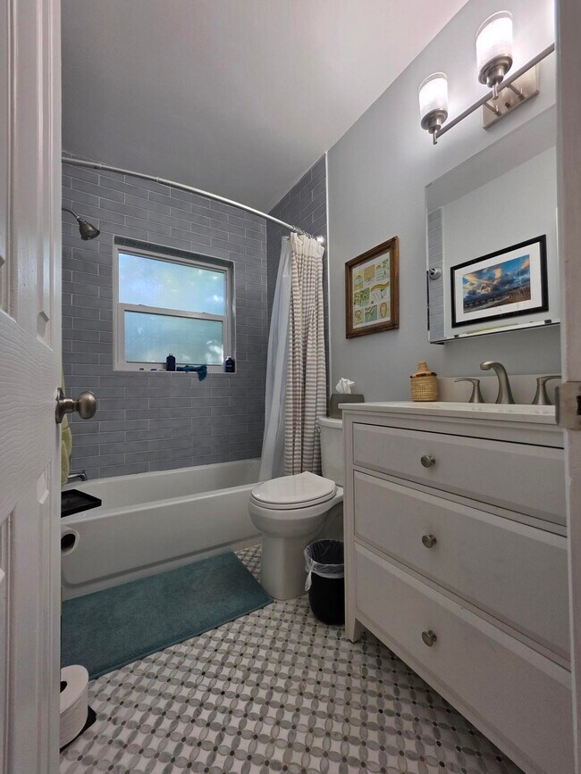 Building Photo - 1118 N K St