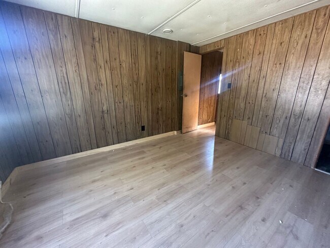 Building Photo - 450 Harmon Ln