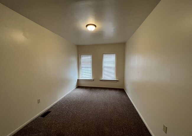 Building Photo - 831 Walnut St