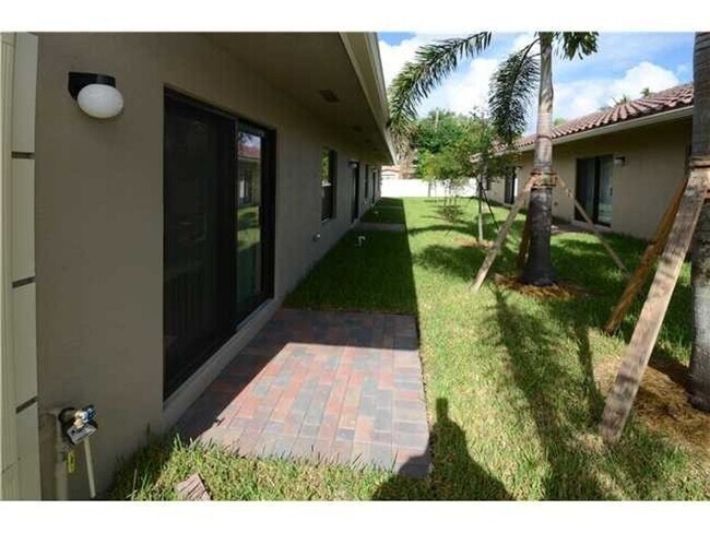 Interior Photo - 1025 NE 10th AVE
