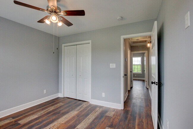 Building Photo - 133 Riverbend Dr