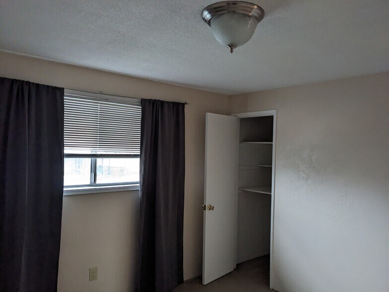 Building Photo - 515 C St