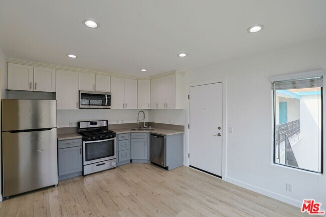 Building Photo - 1277 W 23rd St