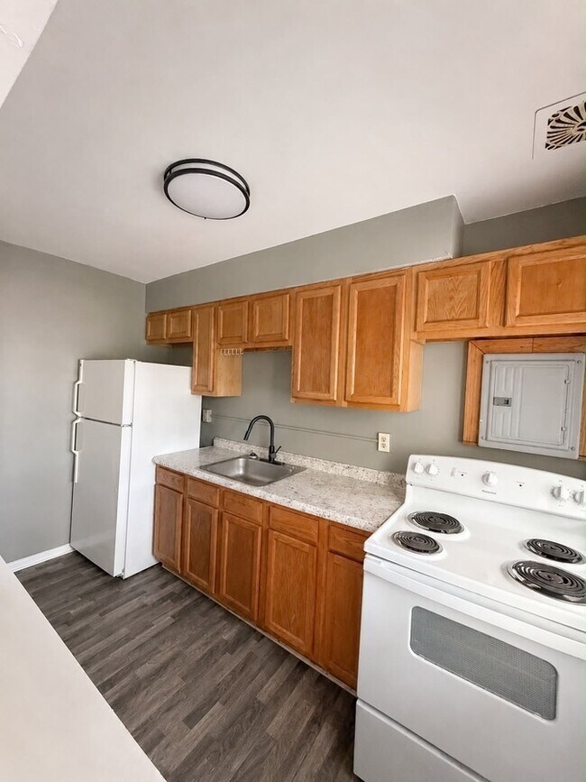 Building Photo - 2036 Alsace Rd