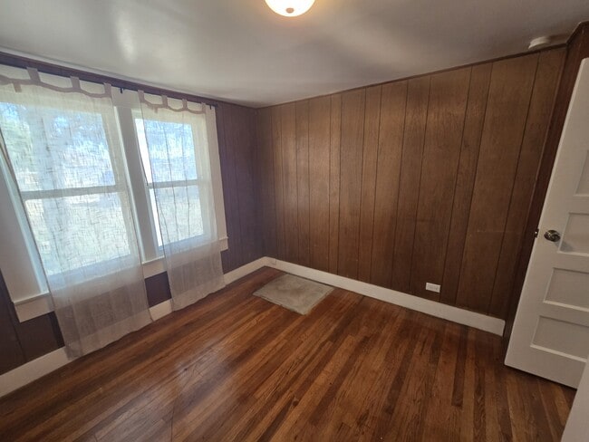 Building Photo - 316 N Walnut St