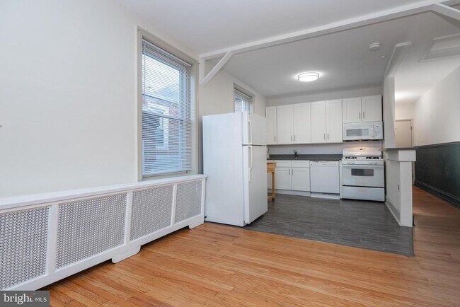 Building Photo - 932 N 5th St