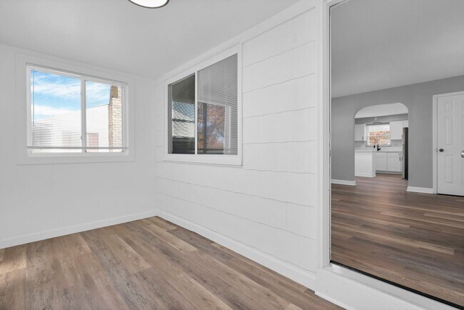 Building Photo - 1820 Oakwood Ave