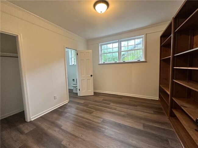 Building Photo - 4794 Cambridge Dr
