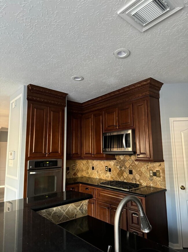 Building Photo - 1722 Evergreen Ln