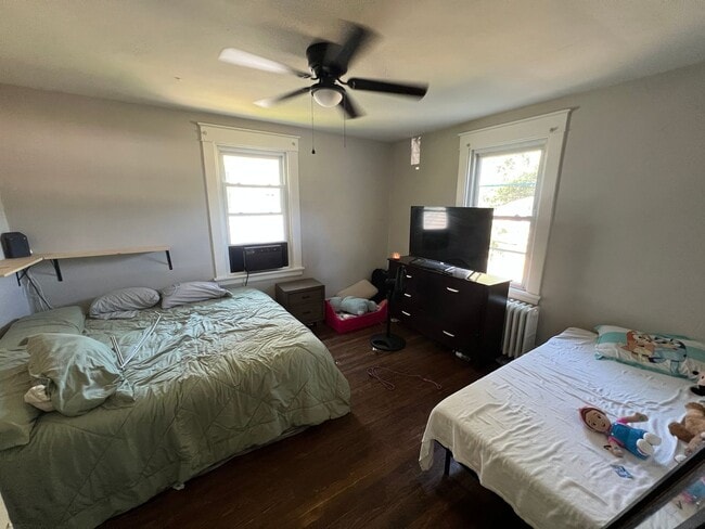 Building Photo - Spacious 4-Bedroom Home