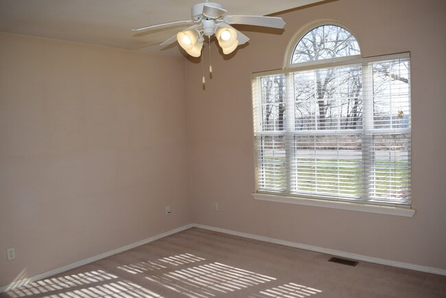 Building Photo - 4 bed / 3 bed Home with Gorgeous View!!!