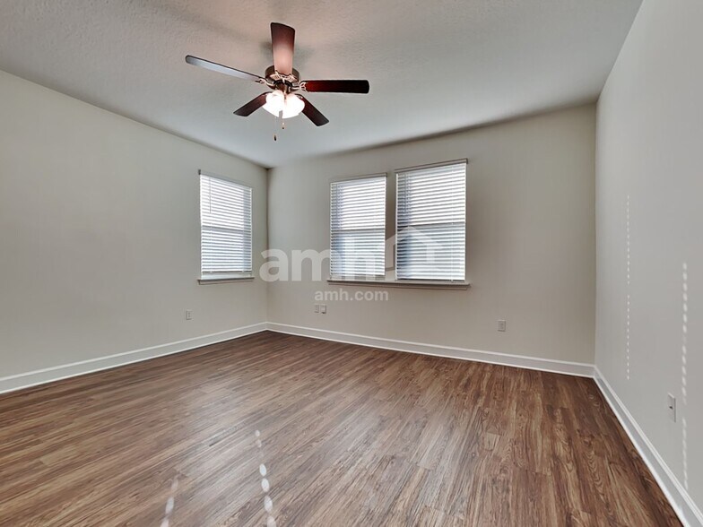 Building Photo - 11520 World Woods Ct