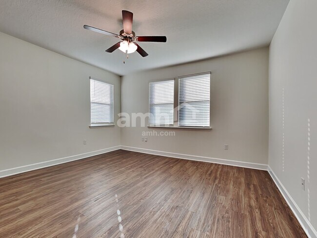 Building Photo - 11520 World Woods Ct