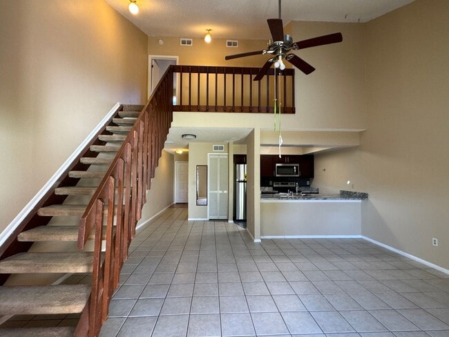 Building Photo - 2 bedroom + loft, 2 bathroom townhome near UCF