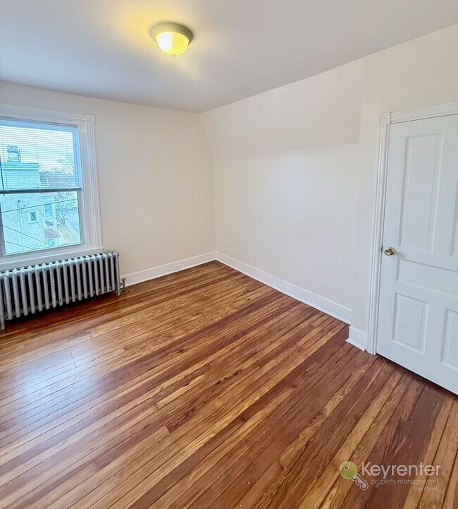 Building Photo - 16 N Rigby Ave