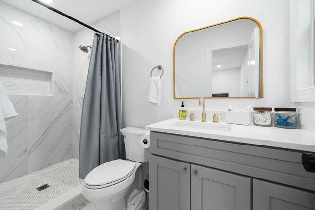 Building Photo - Home for rent in Homewood