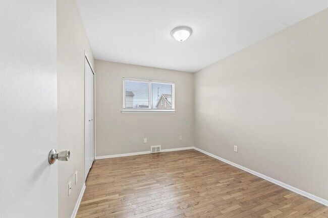 Building Photo - 1165 5th St