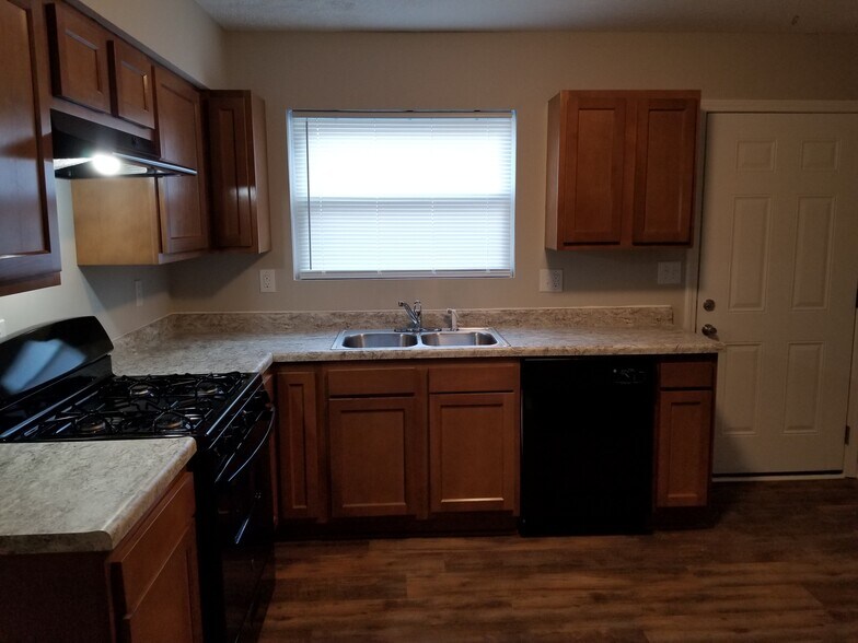 Building Photo - 924 Rarig Ave