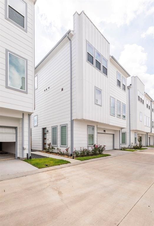 Building Photo - 1740 Cove Cres Ct