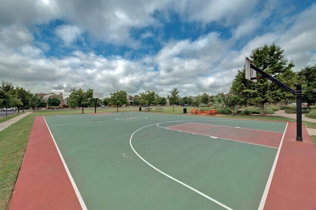 Building Photo - 1600 Ashberry Dr