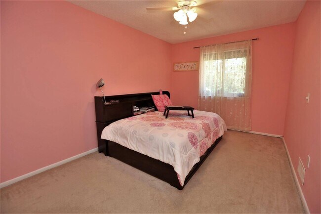 Building Photo - 181 Thoreau Dr