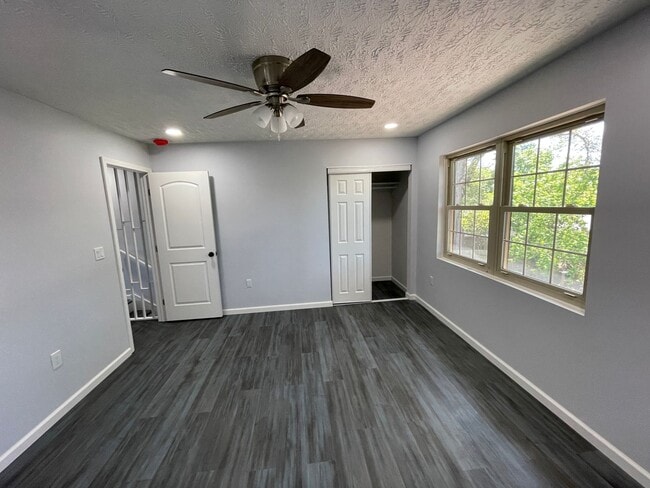 Building Photo - 112 Parker Village Cir