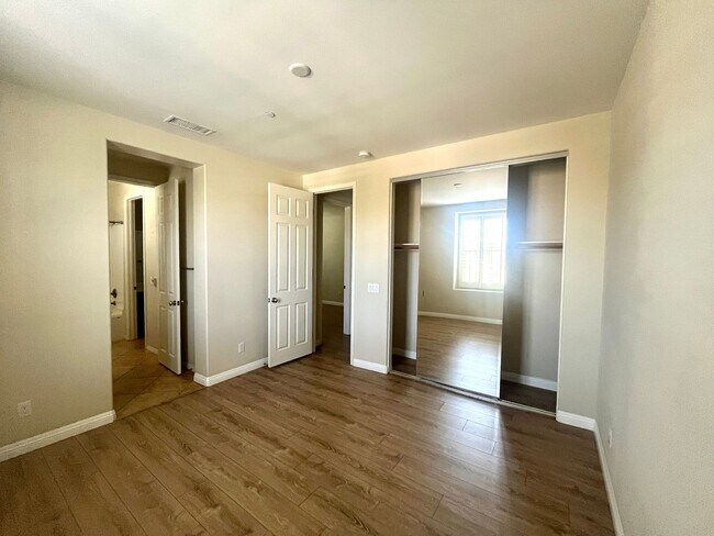 Building Photo - 1134 Las Colinas Way