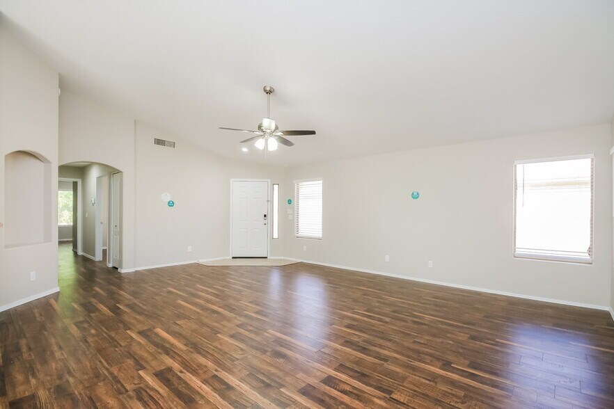 Building Photo - 10912 E Dragoon Ave