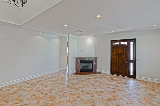 Building Photo - 15624 Sombra Ave