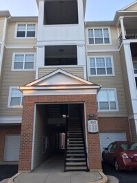 Building Photo - LOVELY TOP LEVEL CONDO IN GERMANTOWN