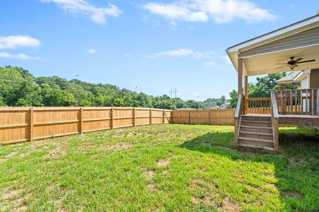 Building Photo - Beautiful Home Close to Fort Campell Ready for You to Make New Memories In