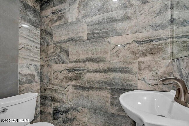 Building Photo - 131 Briar Mills Dr