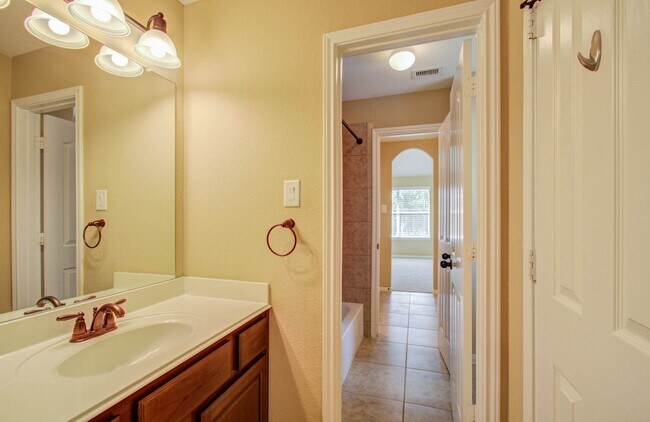 Building Photo - 21331 Parham Cir