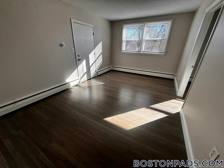 Building Photo - 18 Waugh St