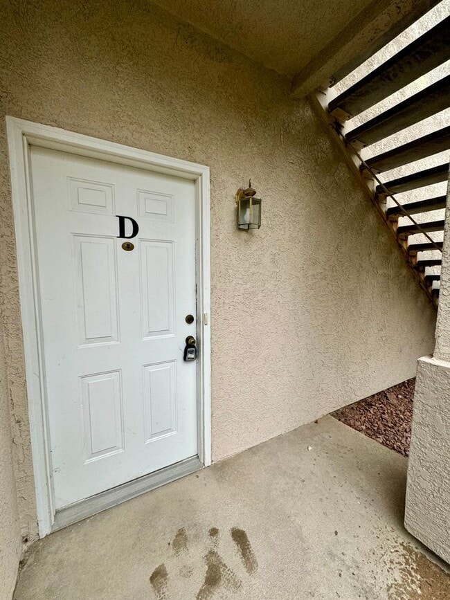 Building Photo - Gated West Side 2 bedroom/2 bath condo