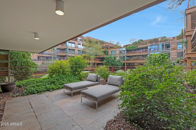 Building Photo - 7151 E Rancho Vista Dr