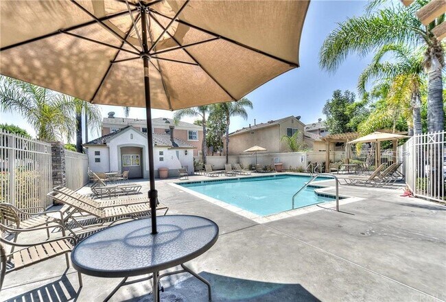 Building Photo - 14931 Cherry Grove Ct