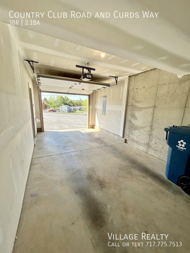 Building Photo - 721 Country Club Rd