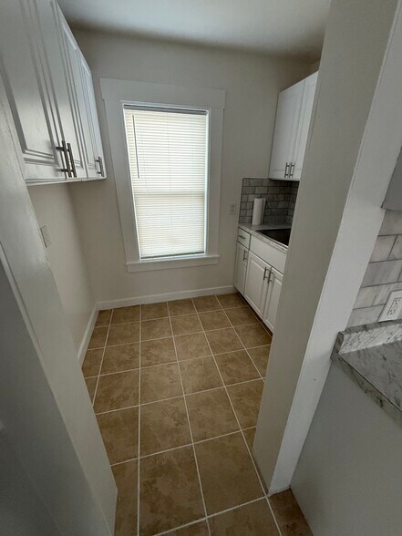 Building Photo - 190 Ash St