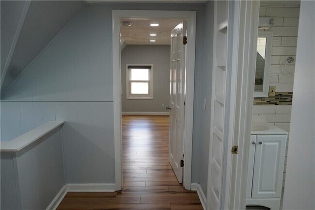 Building Photo - 1362 Narragansett Blvd