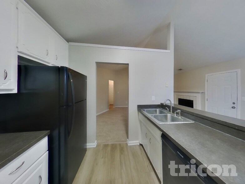 Building Photo - 1185 Mercury Dr SE